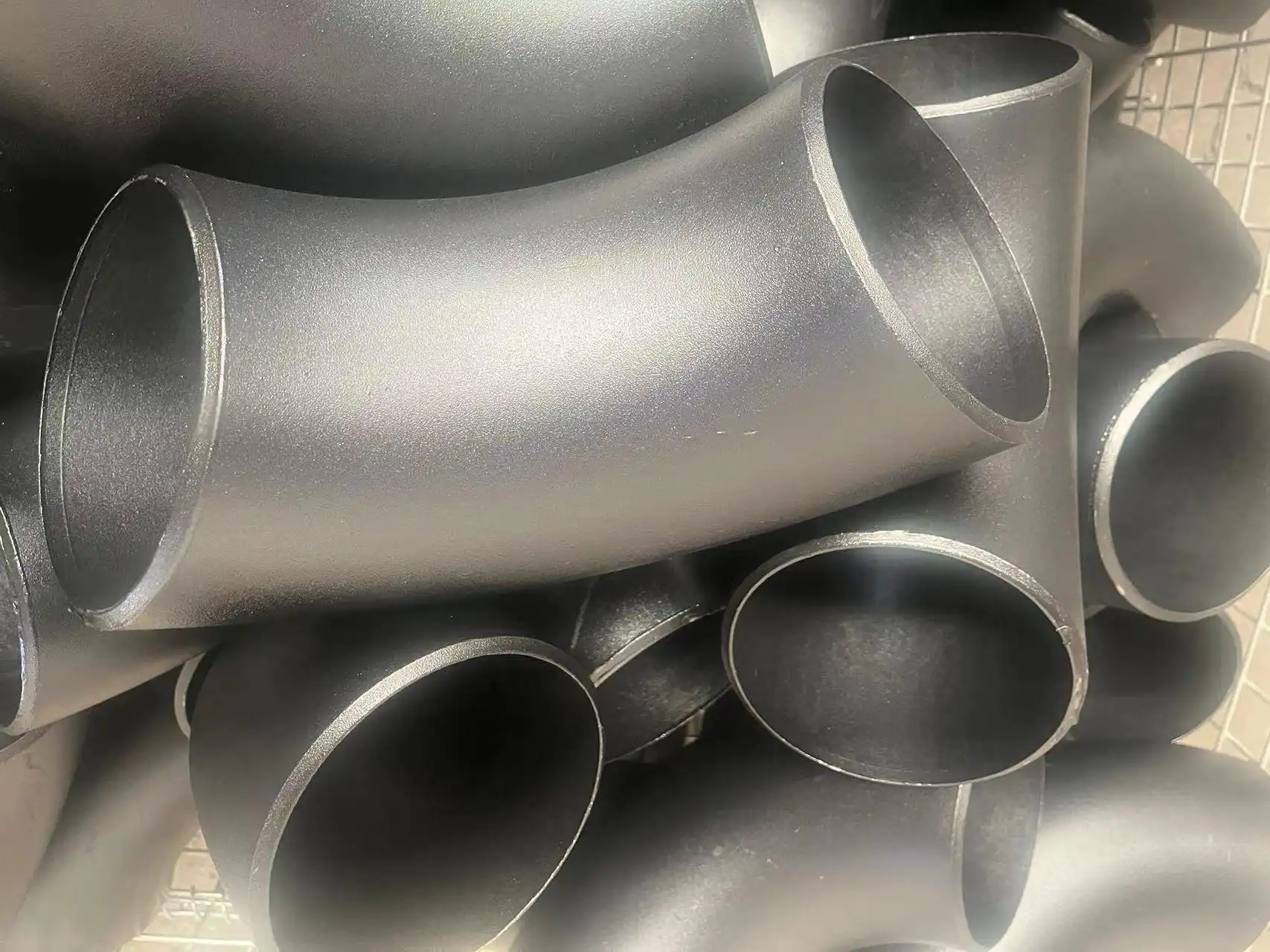 آرنج لب به لب از جنس استنلس استیل آرنج لب به لب از جنس استنلس استیل